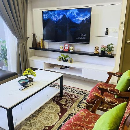 Mines Astetica Lake View Condo Seri Kembangan V1 Exterior photo