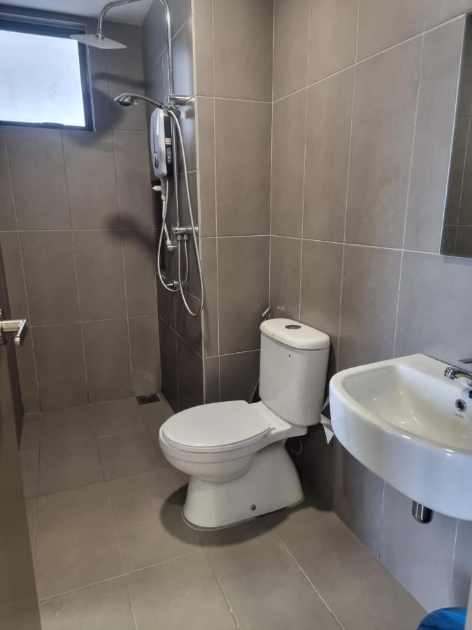 Mines Astetica Lake View Condo Seri Kembangan V1 Exterior photo